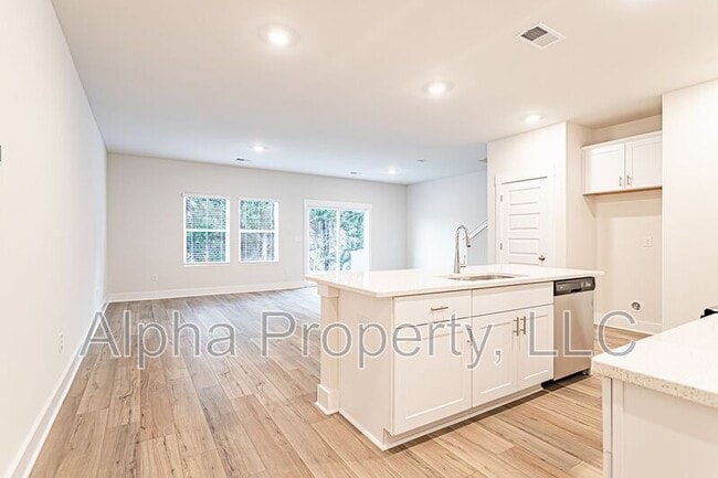 Photo - 212 Round Back Way