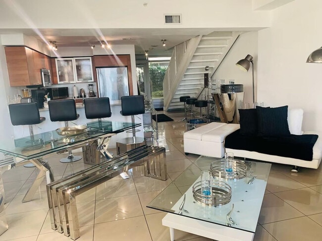 Photo - 139 NE 32nd St Unidad ID1255498P