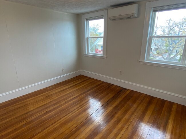 Photo - 14 Magnolia Sq Unit 3