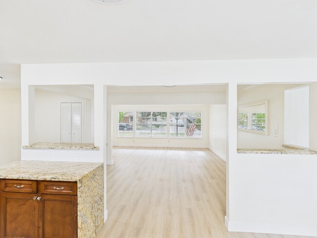 Photo - 9526 Meadowcroft Dr