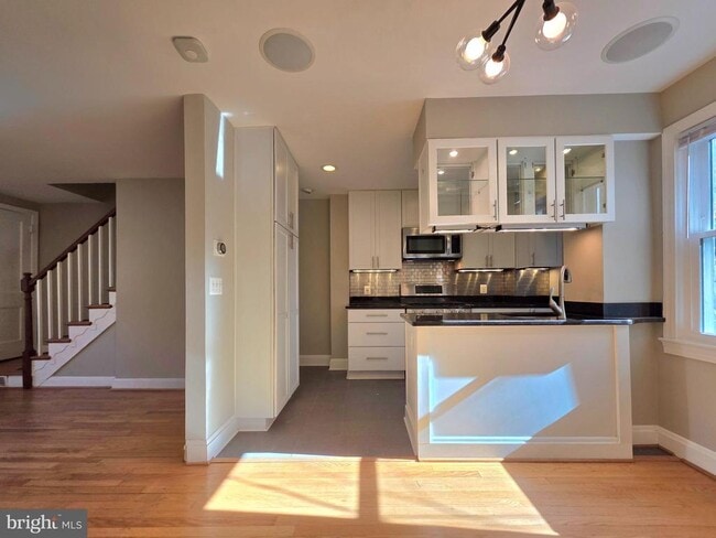 Photo - 527 E Nelson Ave