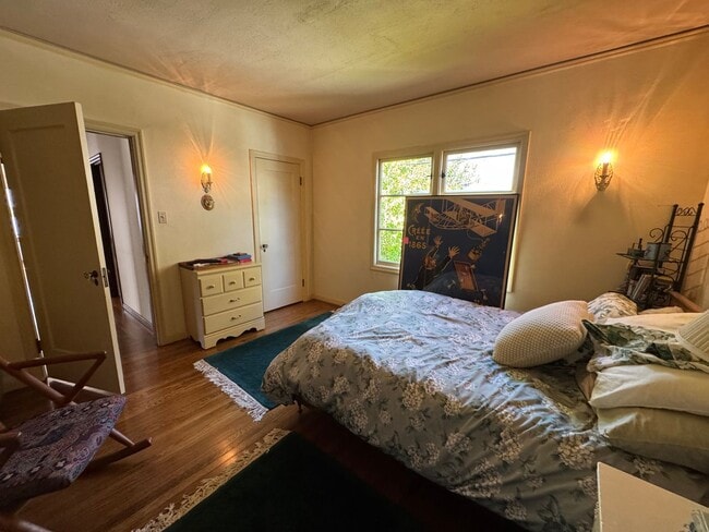 Photo - Spacious Spanish-Styled 3Bed/2Bath SFH For Rent in the Desirable City of Alameda, Ca!!!