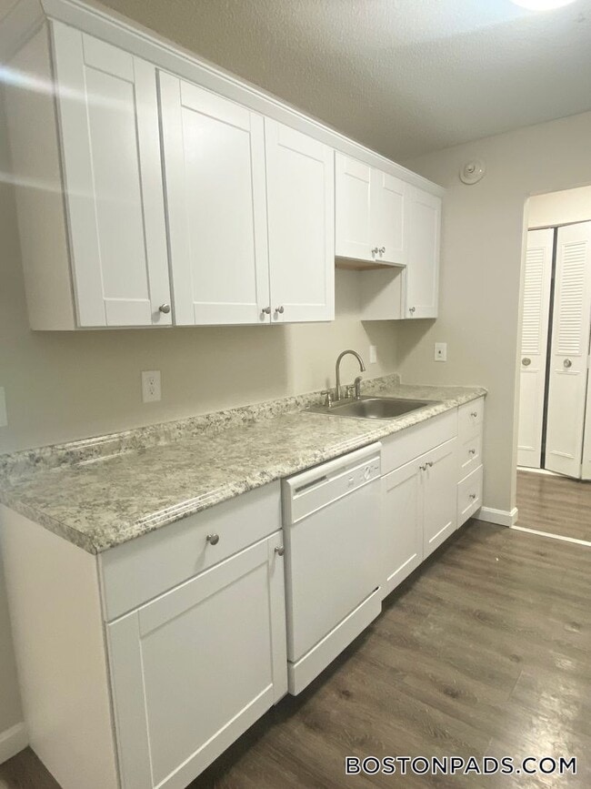 Photo - 8 Admiralty Dr Unit 6