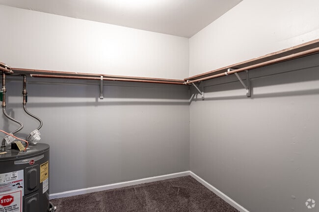 2BR, 1BA- Walk-In Closet