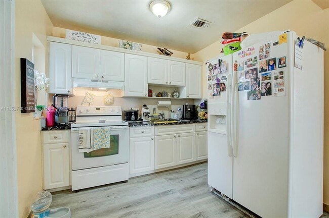 Photo - 1721 SW 75th Avenue Rd