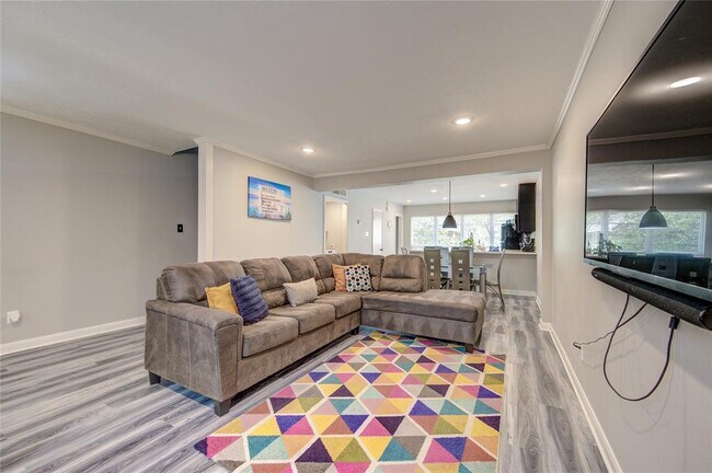 Photo - 811 Lovett Blvd Unit 20