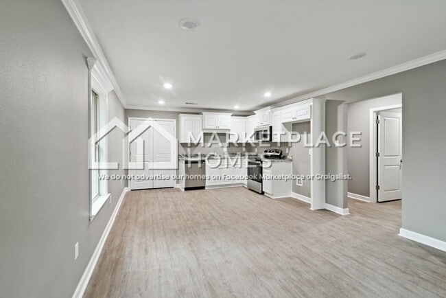 Photo - 823 W 20th St