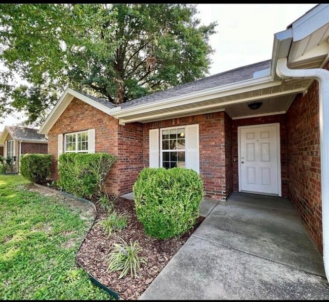 Photo - 3909 SW Surrey Ave