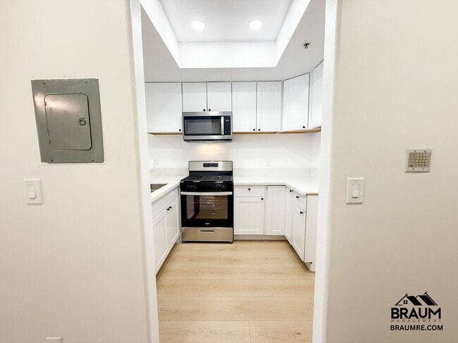 Photo - 11035 Moorpark St Unit 203