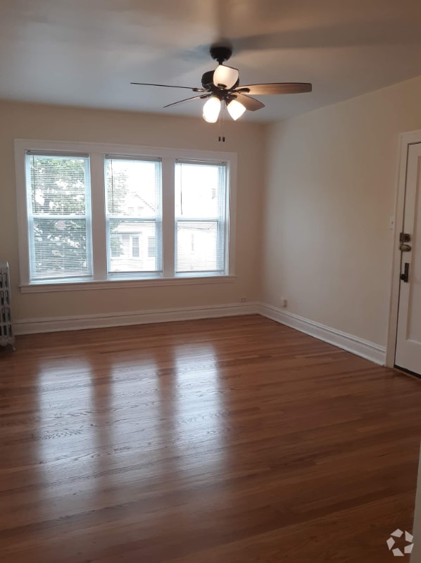 Building Photo - 5355 W Eddy St Rental