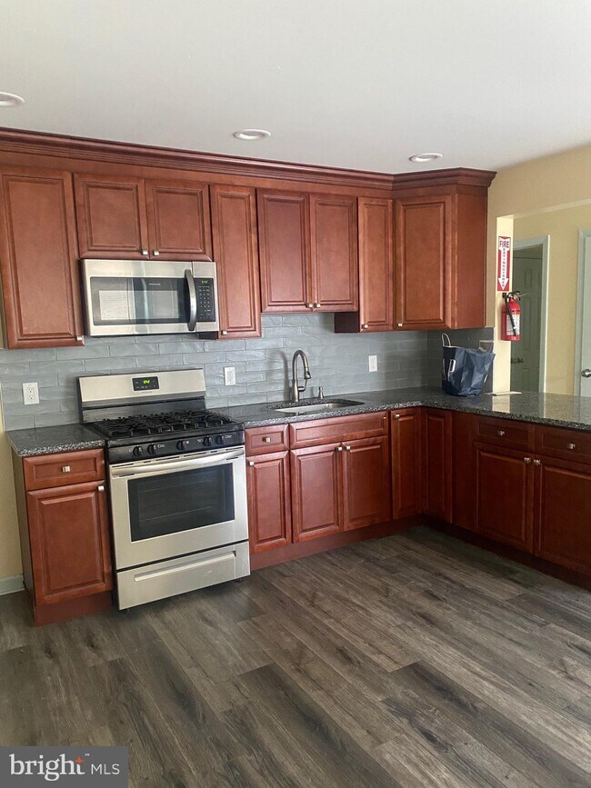 Photo - 401 Lawrence St