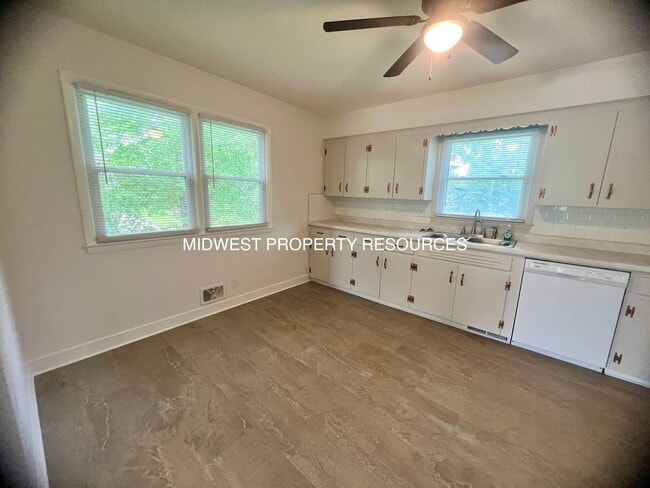 Photo - Freshly Updated 2 Bedroom Duplex