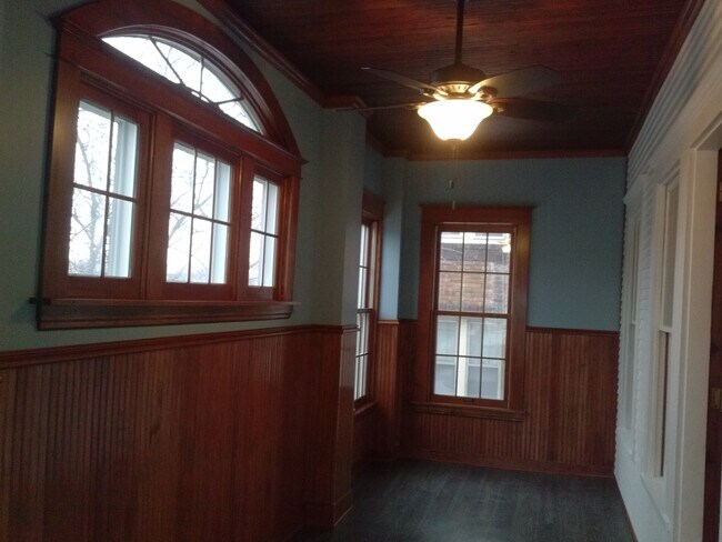 #3 View of Porch - 514 Franklin W Ave Unidad Franklin Avenue 2nd Floor