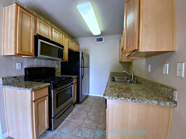 Photo - Gorgeous, 2BD/1BA, Condo in the Villaggio Community off Madison Ave. and Auburn Blvd.! Unit 2