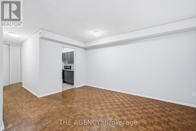 Photo - 2350 Dundas St W Unit 2009A