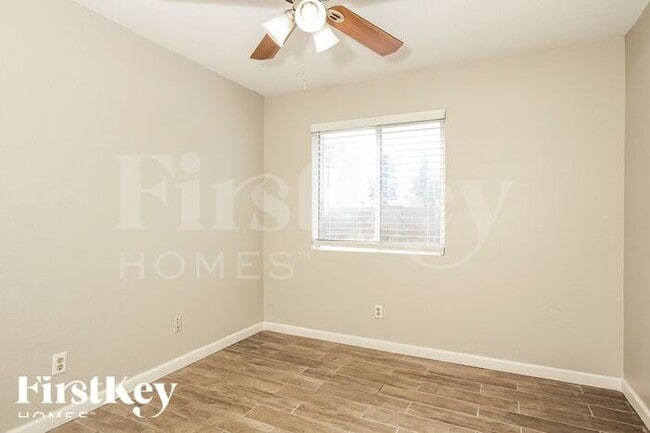 Photo - 4237 W Grovers Ave