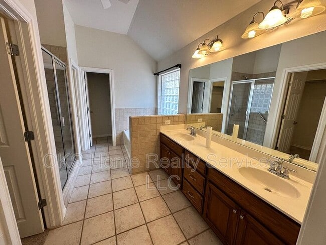 Photo - 1045 SW 128th St