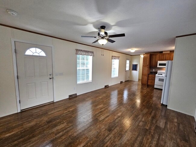 Photo - 418 Tulip Dr House