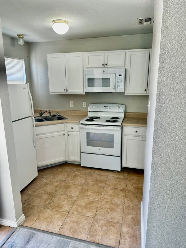 Photo - 768 Avondale Ave