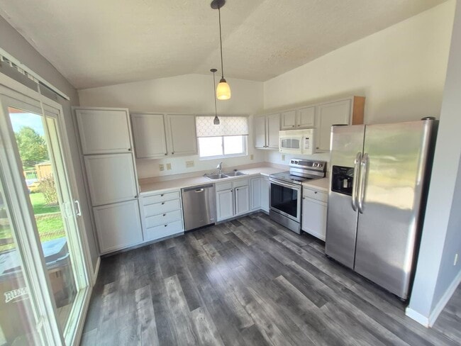 Photo - 2258 Antoinette Way