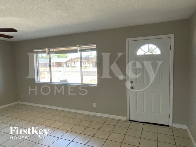 Photo - 509 W 3rd Pl