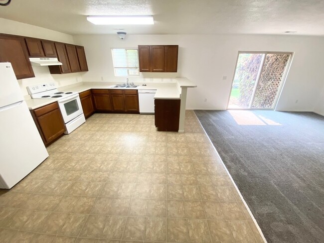 Photo - 1243 W 520 S