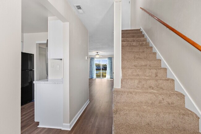 Photo - Beachside Living with Beautiful Bay Views Unidad #A