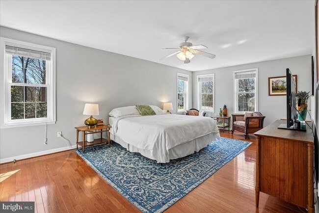 Photo - 4400 Loganberry Ln