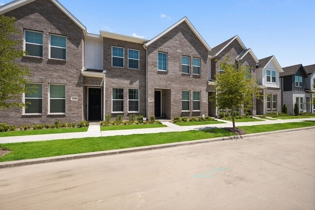 5243 Legacy St
