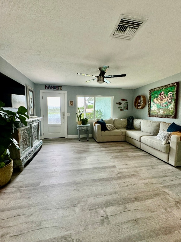 Photo - 380 Carrousel Ct