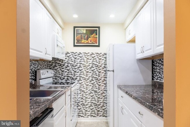 Photo - 9804 Hellingly Pl Unit 103