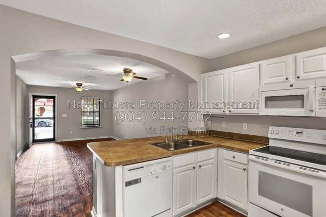 336 Redwood Ln