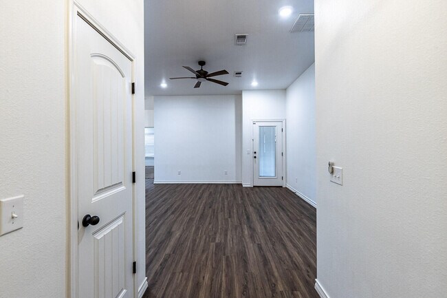 Photo - 1707 100th St