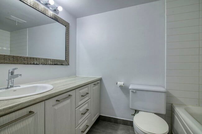 Photo - 2400 Av. Van Horne Unité 305