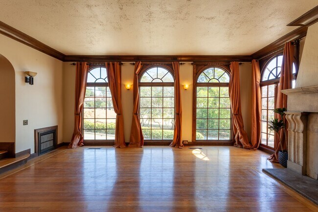 Building Photo - 2309-2311 Hearst Unit 2311 Top