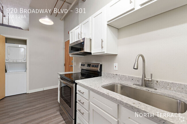 Building Photo - Stylish, Renovated 2BR Loft Apartment in D... Unit 301