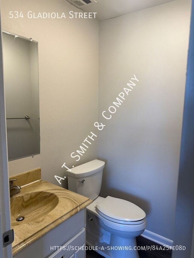 Photo - 534 Gladiola St