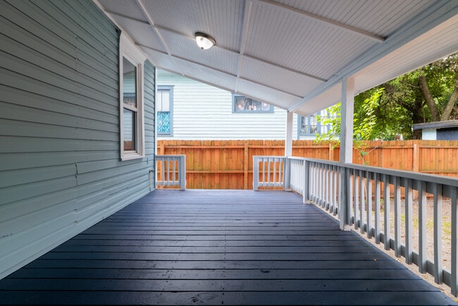 Photo - 1736 Ionia St