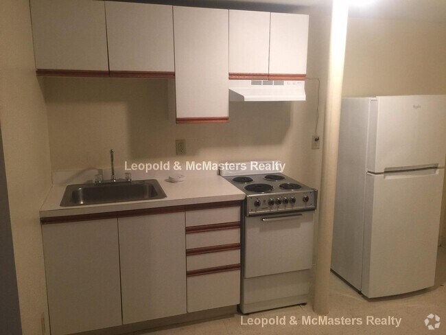 Building Photo - 1114 Commonwealth Ave Unit B Rental