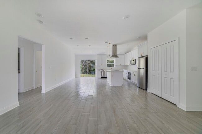 Photo - 417 St Johns Ln