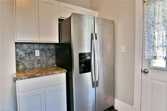 Photo - 781 Oak Knoll Ave SE