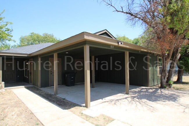 Photo - 1811 Elkins Ave