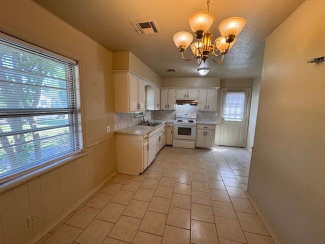 Photo - 2 bed plus loft, 1 bath, garage conversion, great area! New countertops and kitchen and bath upd...