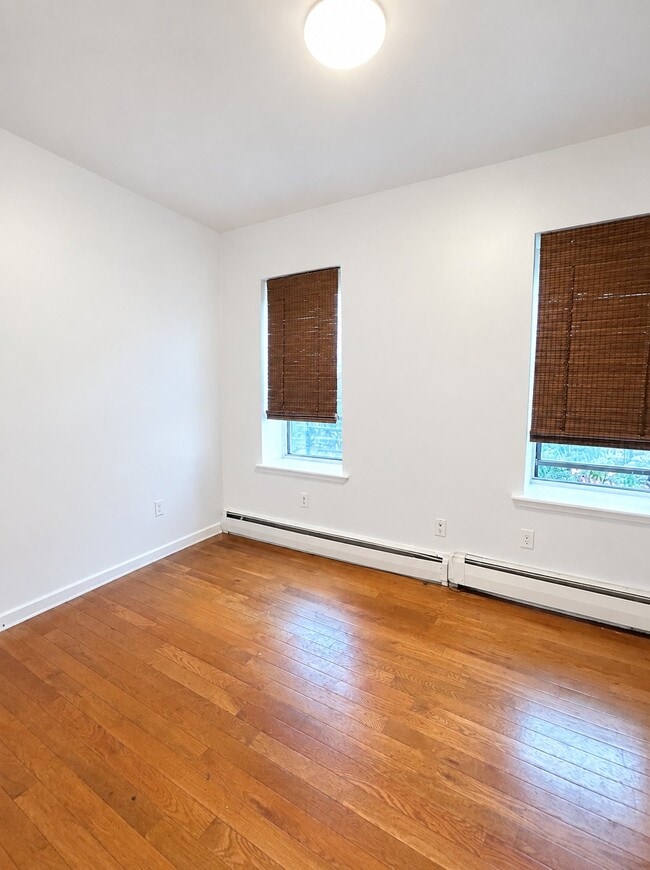 Building Photo - 423 Pennsylvania Ave Unit 3