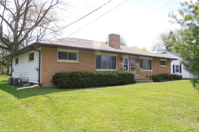 Building Photo - 63 Pine Ct