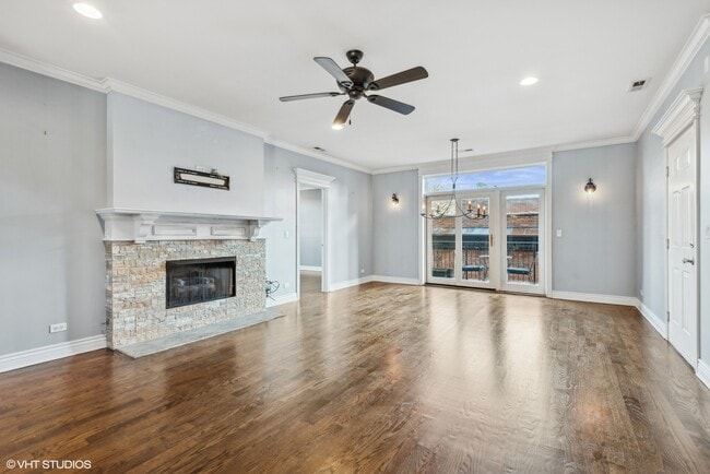 Photo - 927 W Agatite Ave Unit 4N