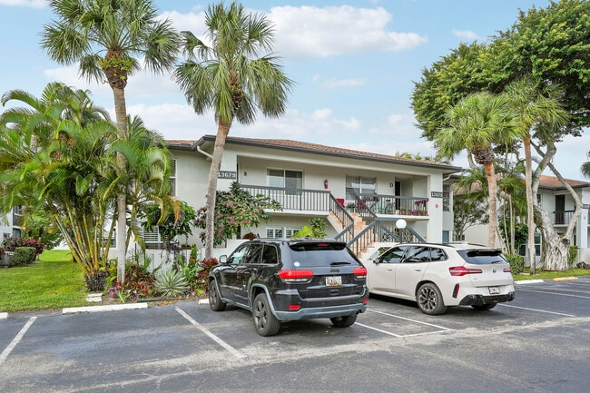 Building Photo - 13679 Date Palm Ct Unit B