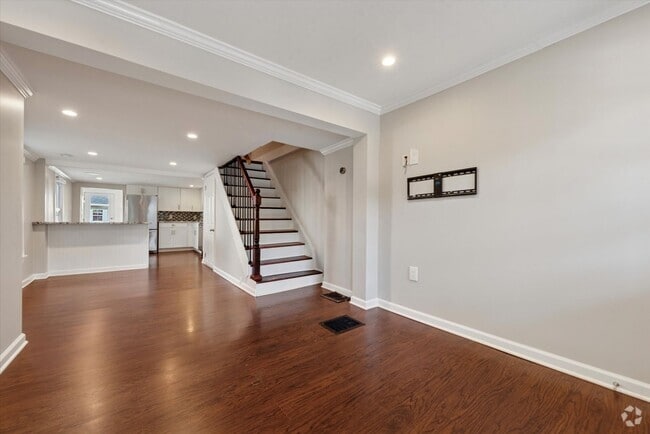 Building Photo - Recently Renovated 2 Bed 1 Bath Twin in We... Rental
