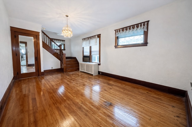 Photo - 1267 Hewitt Ave