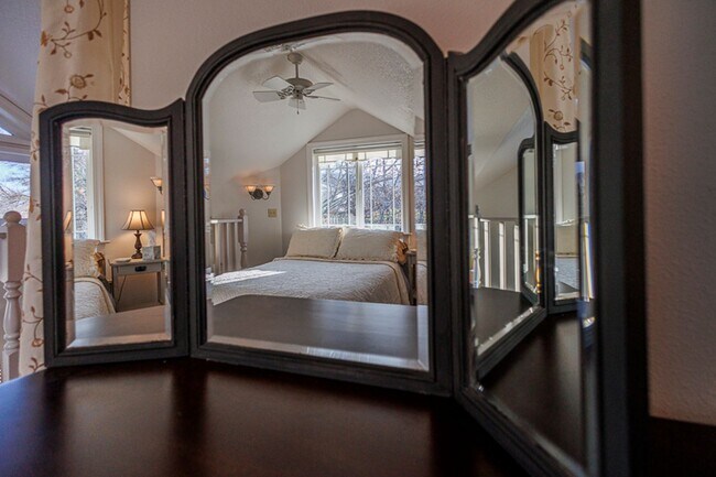 Photo - The Nest: Fully Furnished detached Cottage...